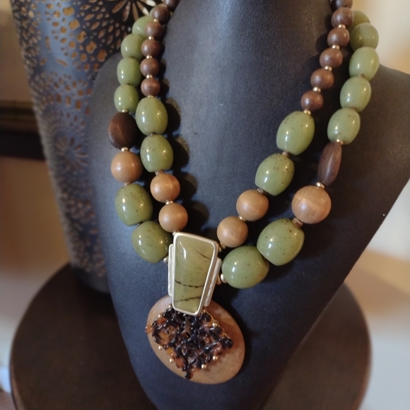 Chico's Neclace - Picture 2 of 4